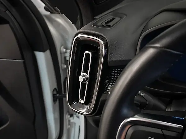 Volvo XC40 Recharge - Imagem 13