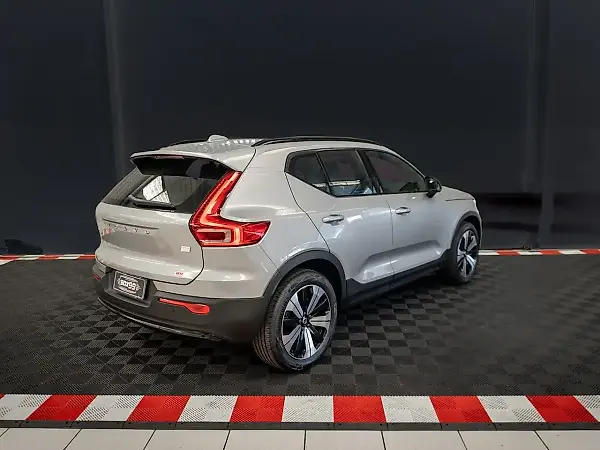 Volvo XC40 Recharge - Imagem 8