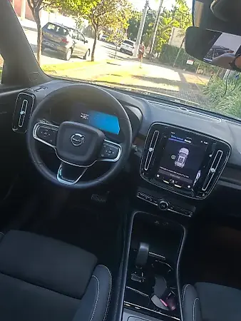 Volvo XC40 Recharge - Imagem 9