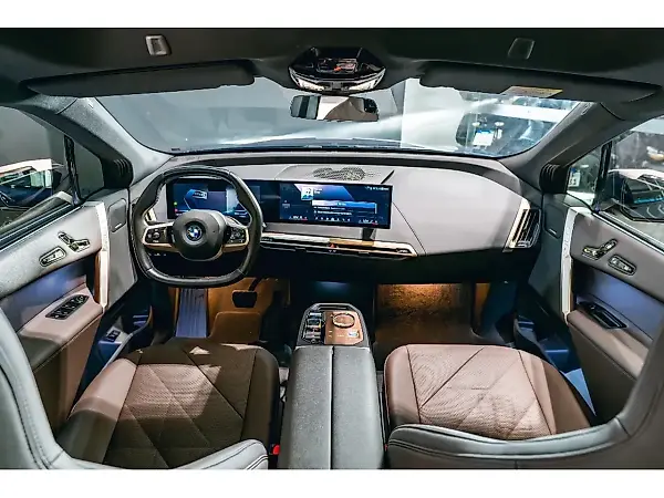 BMW Ix - Imagem 9
