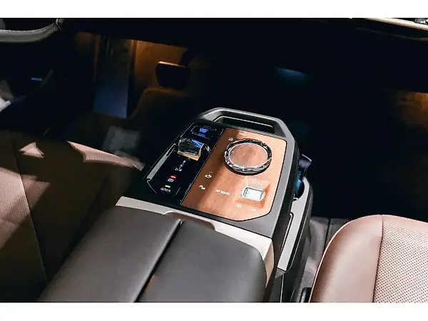 BMW Ix - Imagem 18