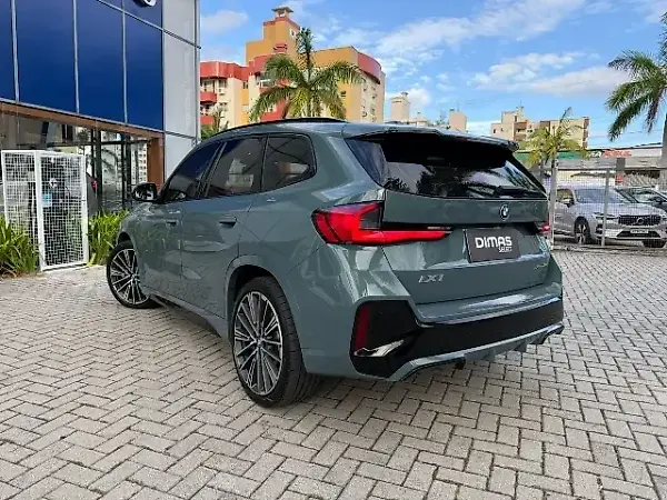 BMW IX1 - Imagem 11