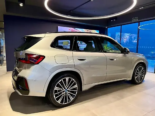 BMW IX1 - Imagem 3