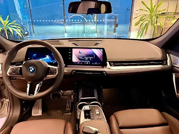 BMW IX1 - Imagem 8