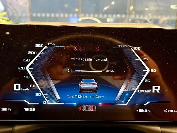 BMW I4 M50 - Imagem 11