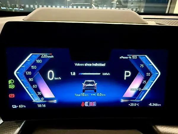 BMW IX1 - Imagem 11