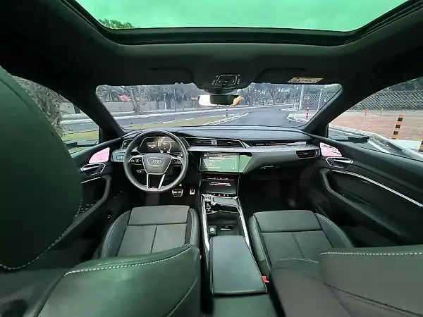 Audi Q8 E-tron - Imagem 6