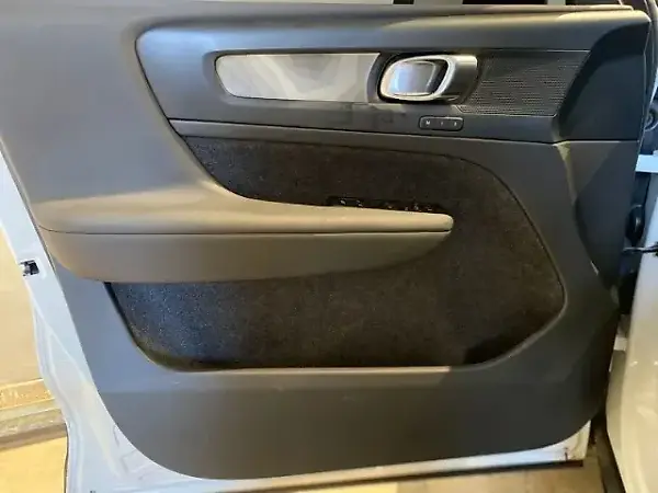 Volvo XC40 Recharge - Imagem 7
