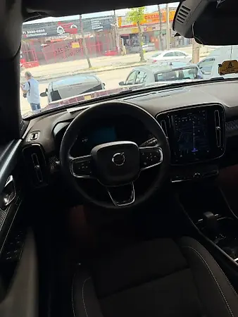 Volvo XC40 Recharge - Imagem 2