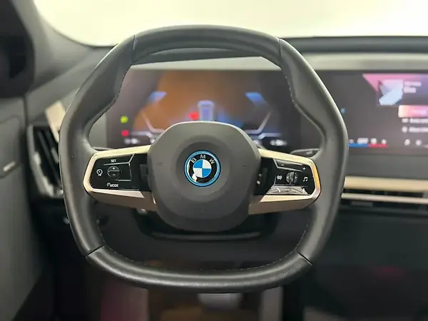 BMW Ix - Imagem 11