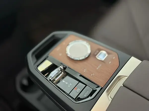BMW Ix - Imagem 12