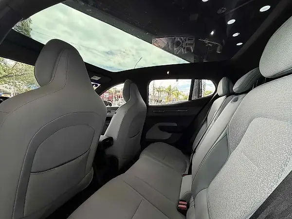 Volvo EX30 - Imagem 8