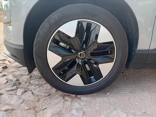Volvo EX30 - Imagem 19