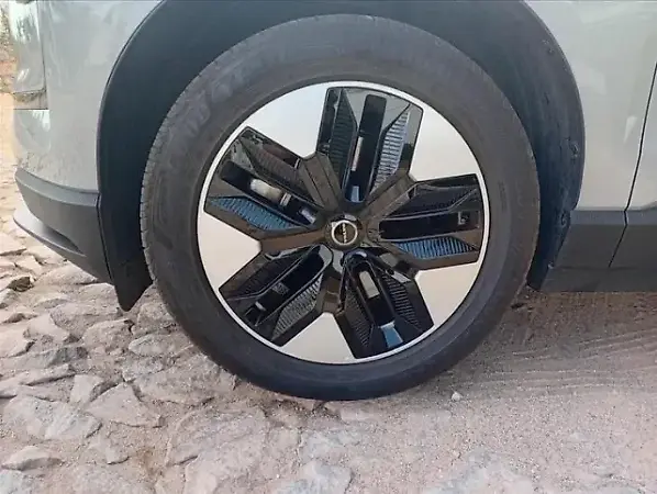 Volvo EX30 - Imagem 19