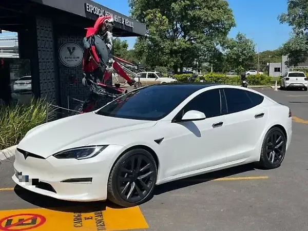 Tesla Model S - Imagem 2