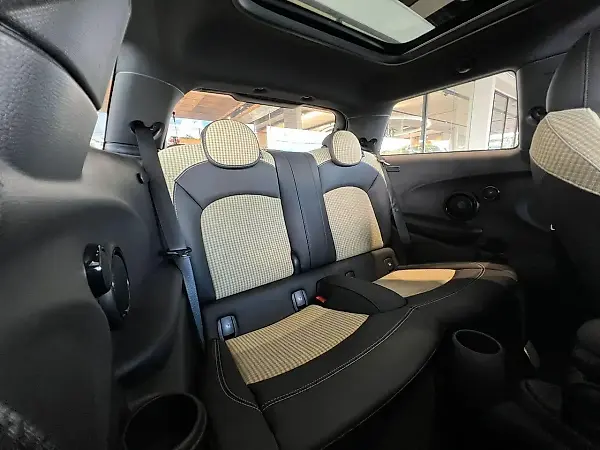 Mini Cooper SE - Imagem 13