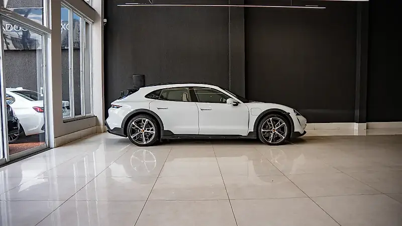 Porsche Taycan - Imagem 4
