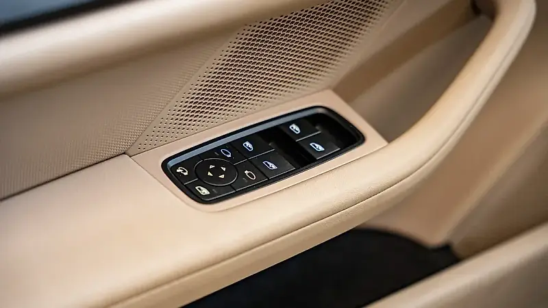 Porsche Taycan - Imagem 11
