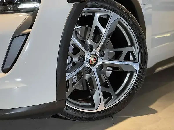 Porsche Taycan - Imagem 2