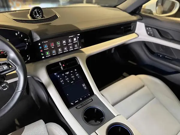 Porsche Taycan - Imagem 12