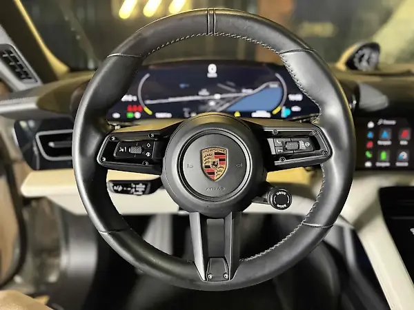 Porsche Taycan - Imagem 10