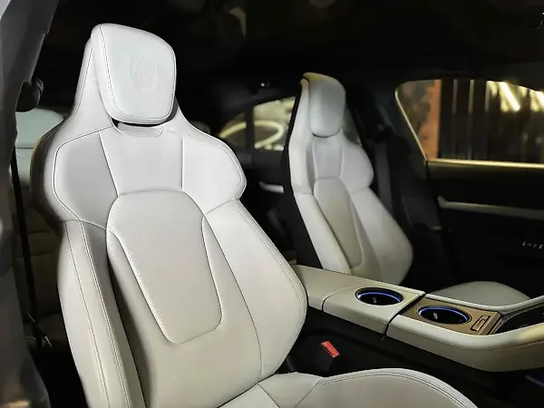 Porsche Taycan - Imagem 13