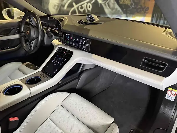Porsche Taycan - Imagem 16