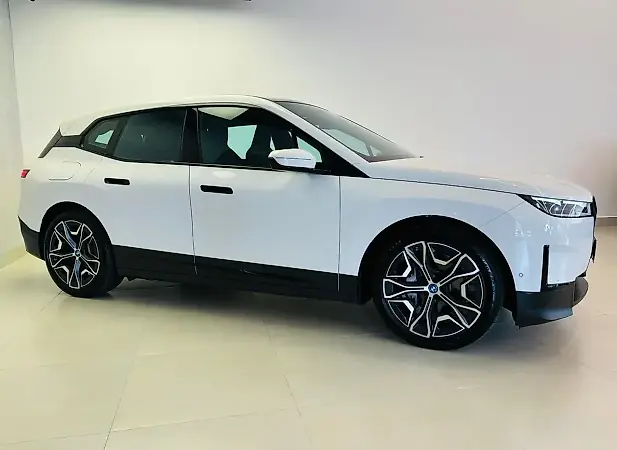 BMW Ix - Imagem 2
