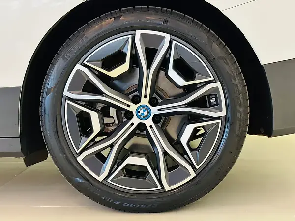 BMW Ix - Imagem 4