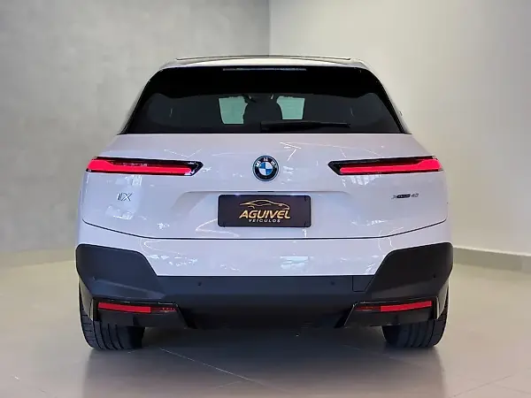 BMW Ix - Imagem 8