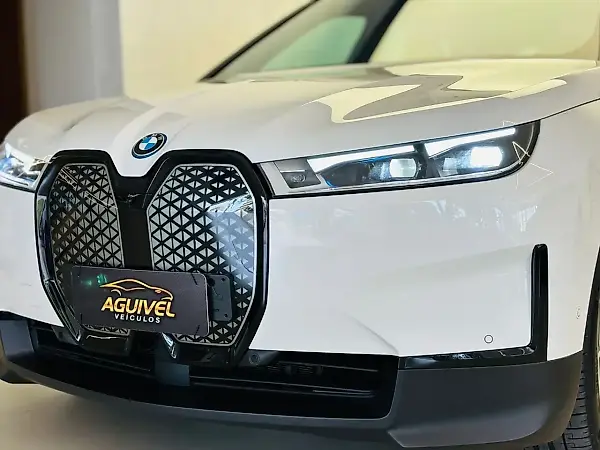BMW Ix - Imagem 12