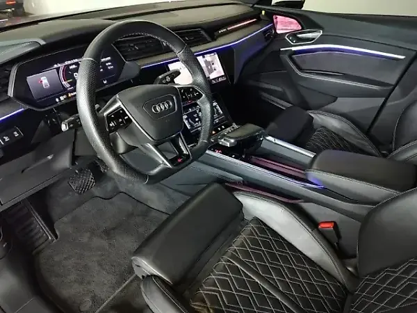 Audi E-tron S Sportback - Imagem 11