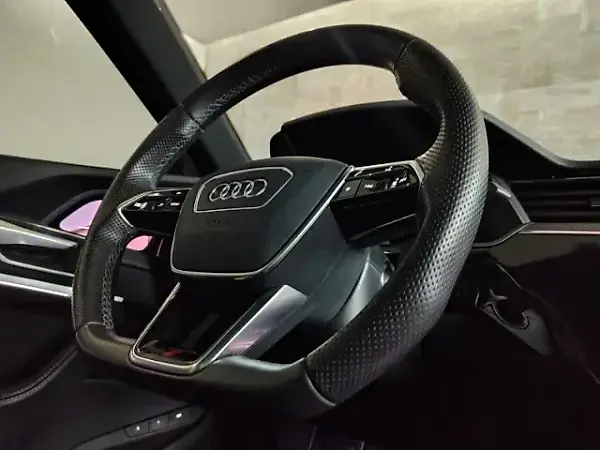 Audi E-tron S Sportback - Imagem 15