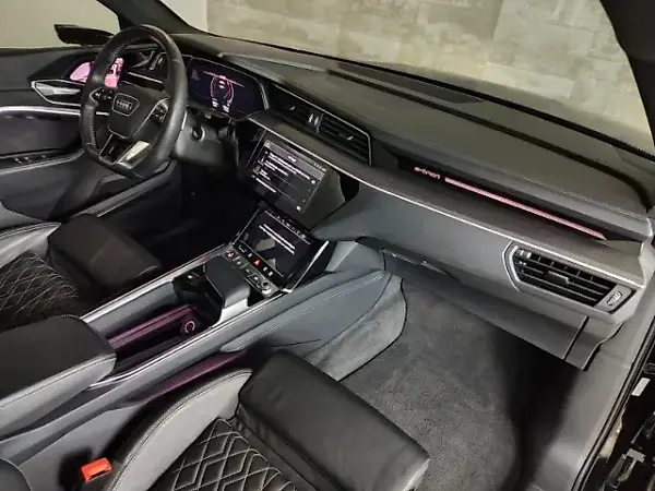 Audi E-tron S Sportback - Imagem 17