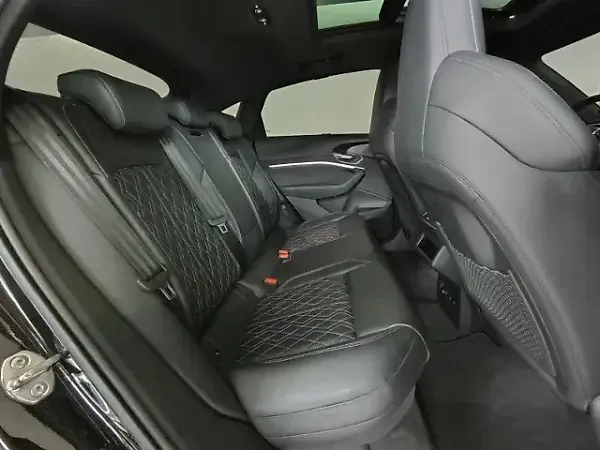 Audi E-tron S Sportback - Imagem 18