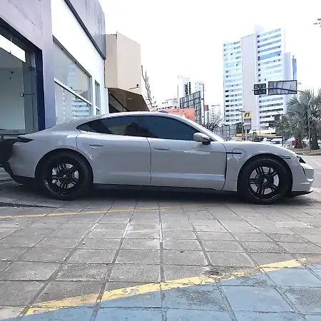 Porsche Taycan - Imagem 5