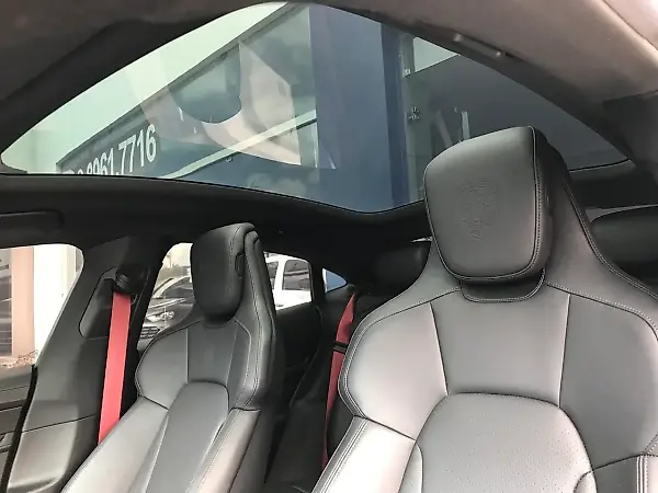 Porsche Taycan - Imagem 12
