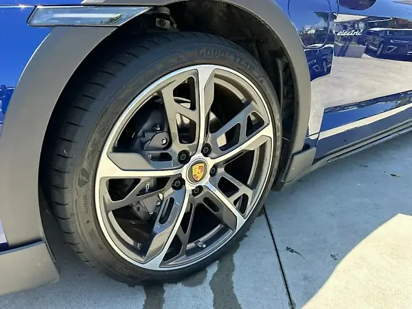 Porsche Taycan - Imagem 7