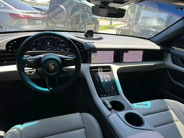 Porsche Taycan - Imagem 11