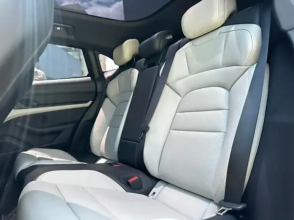 Porsche Taycan - Imagem 13