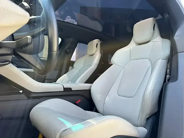 Porsche Taycan - Imagem 14