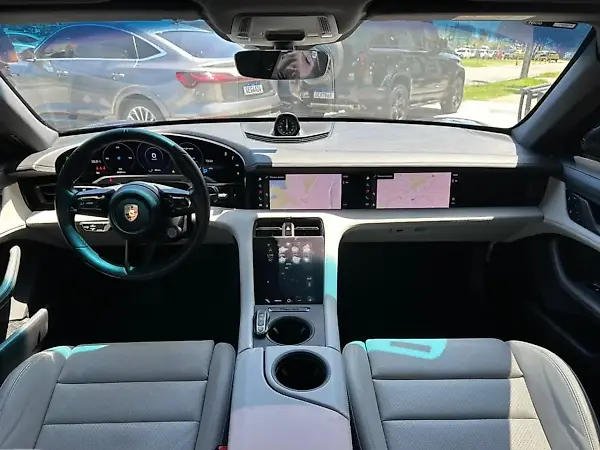 Porsche Taycan - Imagem 10