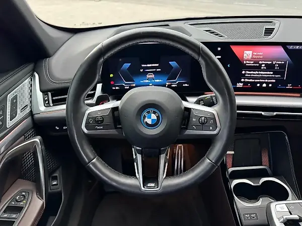 BMW IX1 - Imagem 14