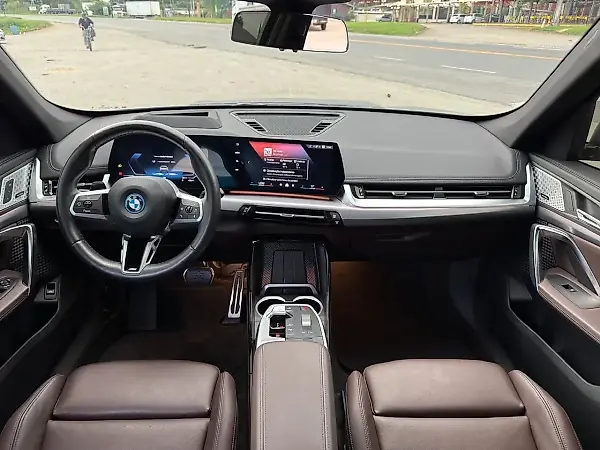 BMW IX1 - Imagem 13