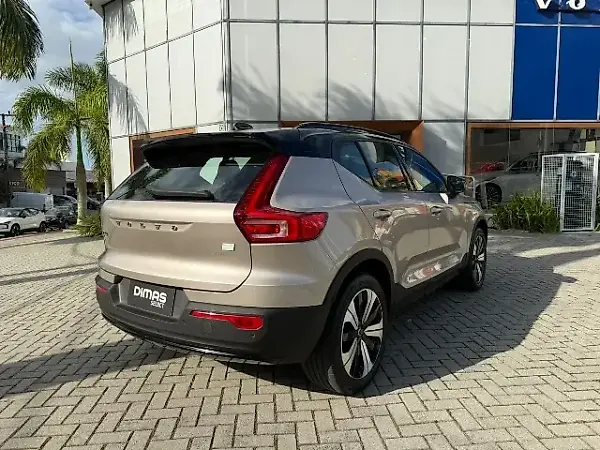 Volvo XC40 Recharge - Imagem 6