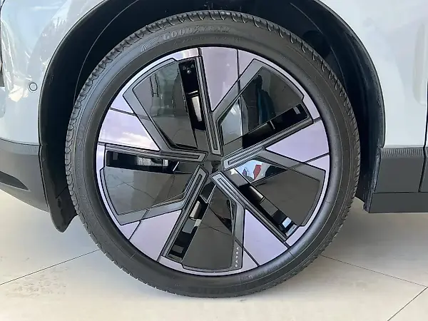 Volvo EX30 - Imagem 16