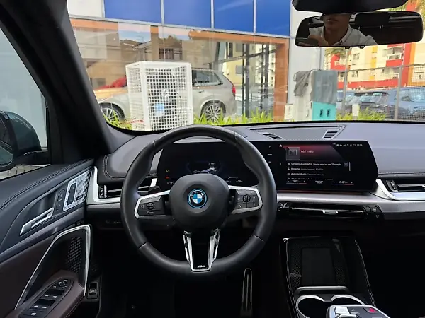 BMW IX1 - Imagem 12