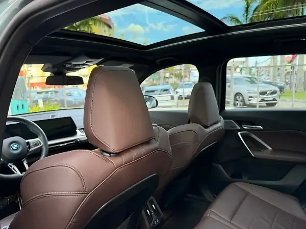 BMW IX1 - Imagem 13