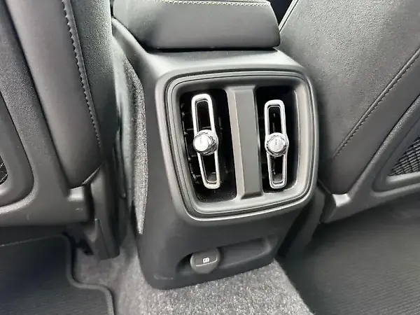 Volvo XC40 Recharge - Imagem 13