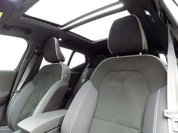 Volvo XC40 Recharge - Imagem 7